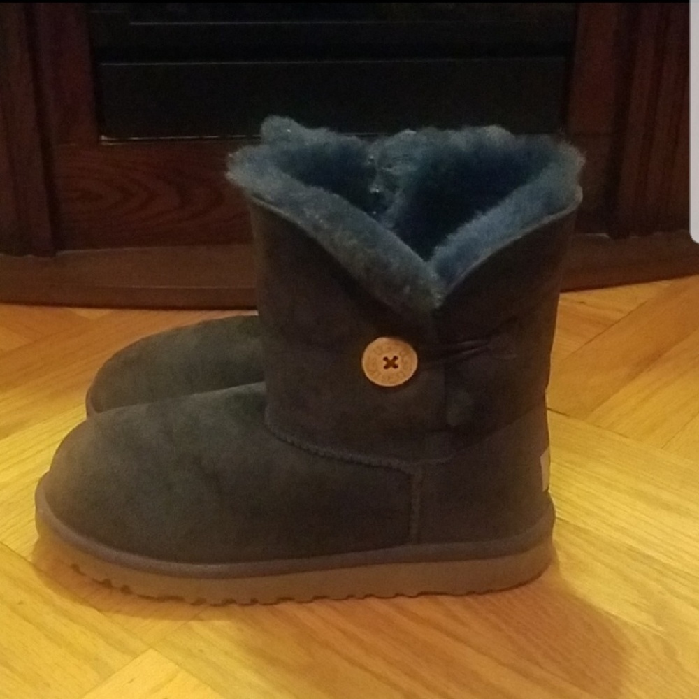 NAVY UGGS